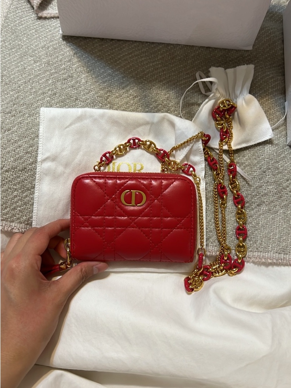 Mini Dior Caro Crossbody zipped Pouch in Raspberry Cannage Lambskin - Picture 4 of 12